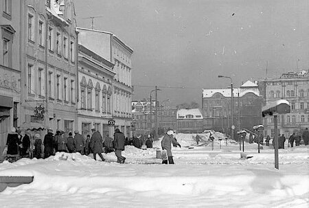 Zima stulecia. Ulica Mostowa, fot. Zdzisław Krakowiak (z zasobów (APB) - archiwum Państwowego w Bydgoszczy)