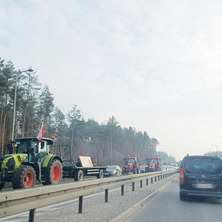 Rolnicy spowalniają ruch pojazdów. Utrudnienia na trasie Szubin-Bydgoszcz