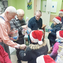 Upominki dotarły do seniorów. Wielkie serce