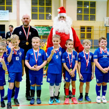 Turniej mikołajkowy z udziałem żaków. Rozegrano trzy mecze