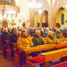 Uroczysta pasterka. Msza święta z licznym udziałem parafian