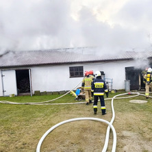 Pożar budynku gospodarczego. Doszło do zwarcia instalacji?
