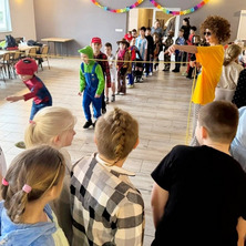 Kolorowy bal przebierańców. Radosna zabawa w Ślesinie