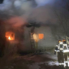 Pożar w gospodarstwie rolnym. Akcję utrudniało oblodzenie