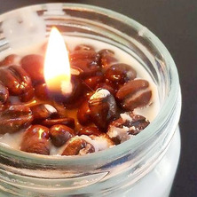 Doskonały sposób na relaks. Aromatyczne świece kawowe