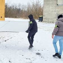 Mężczyzna odzyskał lodówkę. Policjanci wyposażyli ją w produkty spożywcze