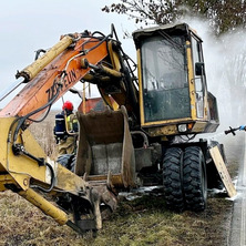 Pożar koparki. Droga była zablokowana
