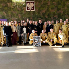 Uroczysty apel w jednostce. Pożegnanie strażaków