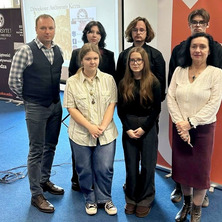 Uczniowie Krzywoustego na konferencji naukowej. Otwarcie wystawy