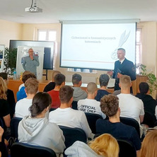 Wykład o Cichociemnych. Uczniowie poznali historię Okręgu Pomorskiego AK