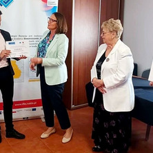 Uroczyste śniadanie. Wręczono umowy na realizację projektów