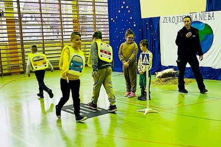 fot. Szkoła Podstawowa im. ppor. Marka Uleryka w Dziewierzewie